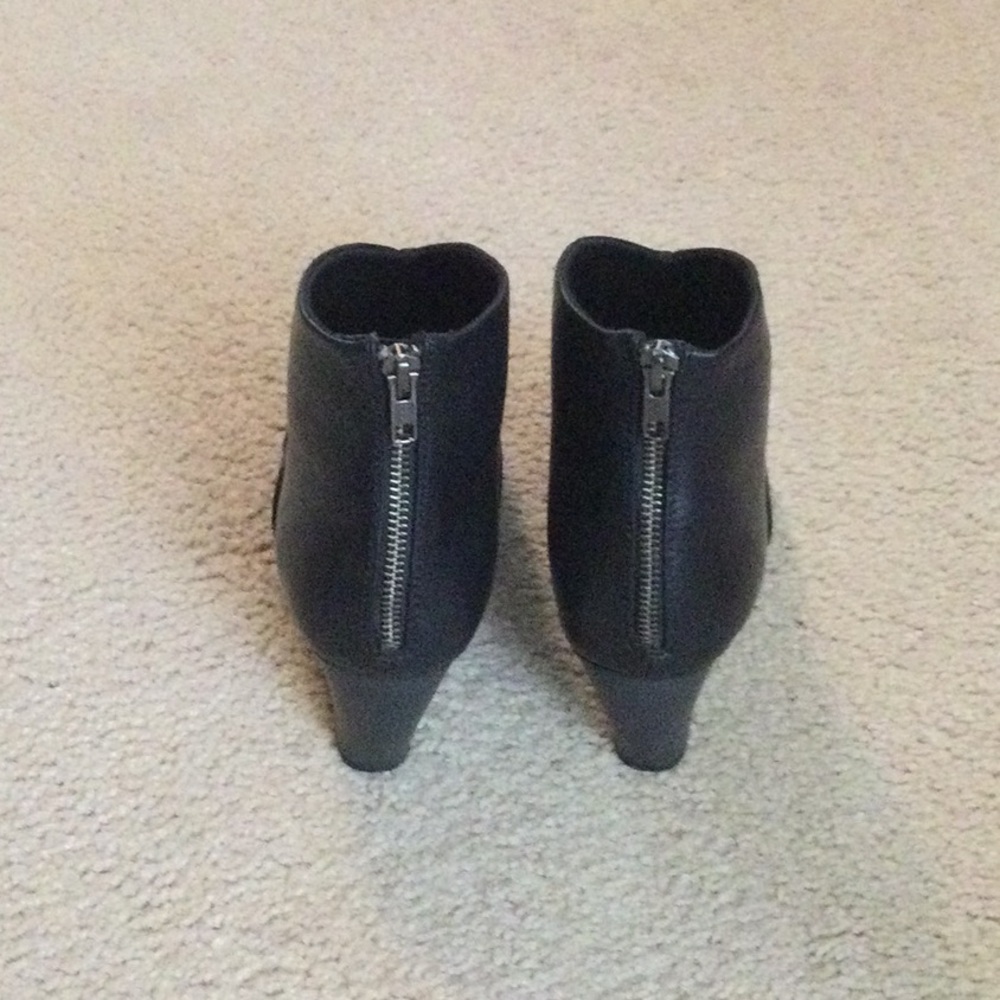 Elegant Black Ankle Boots - Picture 3 of 8